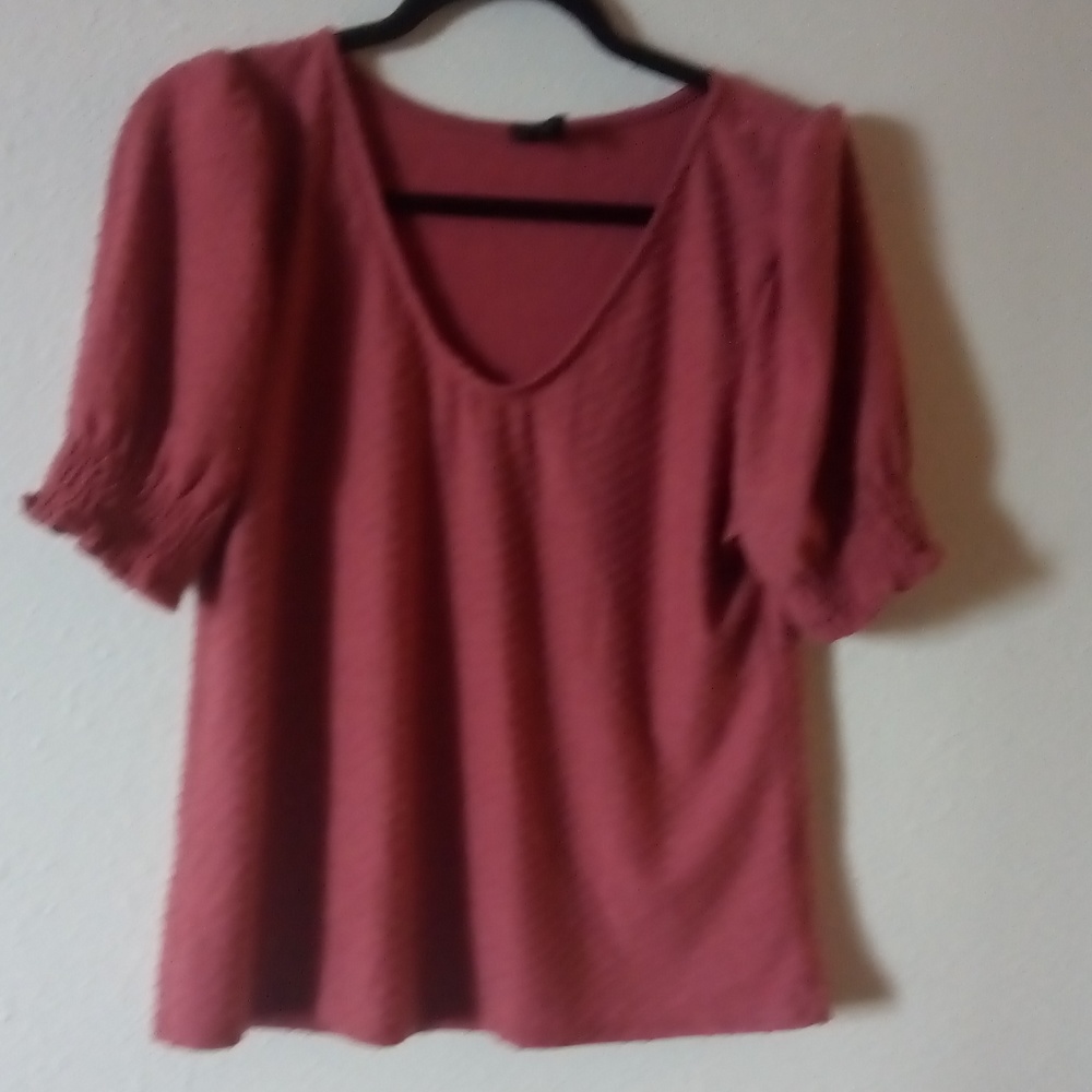 Puffy sleeved top